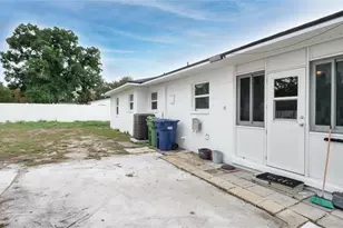 9708 Forest Hills Dr, Tampa, FL 33612 - Photo 16