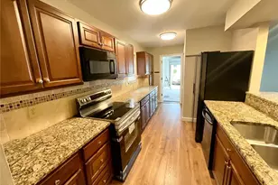 2468 Gulf Breeze Cir, Palm Harbor, FL 34683 - Photo 2