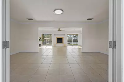 3945 Fontainebleau Drive, Tampa, FL 33634 - Photo 4