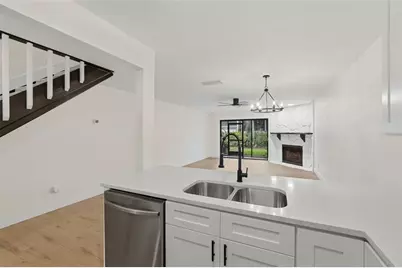 205 Somerset Lane, Palm Harbor, FL 34684 - Photo 8