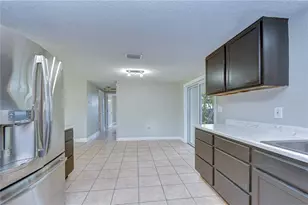 204 7th St SW, Ruskin, FL 33570 - Photo 8