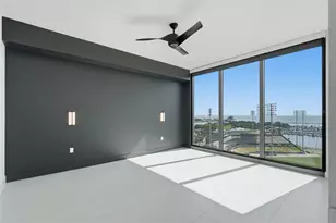 301 1st St S, Saint Petersburg, FL 33701 - Photo 16
