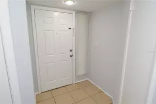 8630 Mallard Reserve Dr, Tampa, FL 33614 - Photo 4