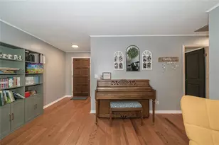 1404 Redbud Cir, Plant City, FL 33563 - Photo 6