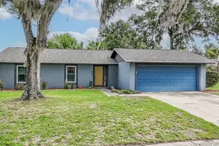 1404 Redbud Cir, Plant City, FL 33563 - Photo 1