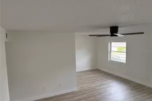 9218 Tudor Dr, Tampa, FL 33615 - Photo 6