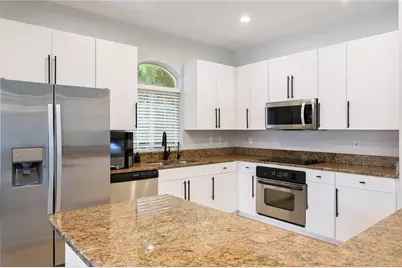 6323 Vista Verde Drive E, Saint Petersburg, FL 33707 - Photo 10