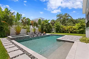 209 S Shore Crest Dr, Tampa, FL 33609 - Photo 8