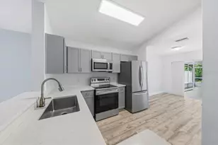 5863 Meadowpark Pl, Lithia, FL 33547 - Photo 8