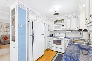 7901 40th Ave N, Saint Petersburg, FL 33709 - Photo 10