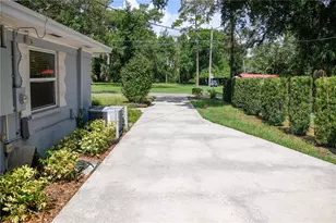 11715 N 51st St, Tampa, FL 33617 - Photo 54