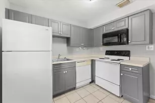 12407 Oak Cedar Pl, Tampa, FL 33612 - Photo 4