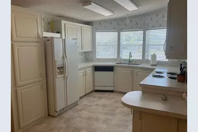 12 Thatch Palm Street W, Largo, FL 33770 - Photo 6