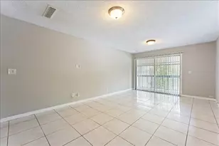 6345 Newtown Cir, Tampa, FL 33615 - Photo 10