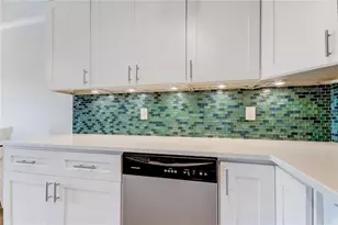 51 Island Way, Clearwater Beach, FL 33767 - Photo 14