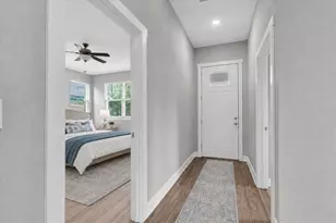 224 Northeast Jefferson Cir N, Saint Petersburg, FL 33702 - Photo 8