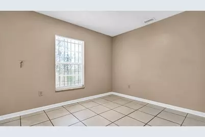 2610 E Lake Avenue, Tampa, FL 33610 - Photo 26