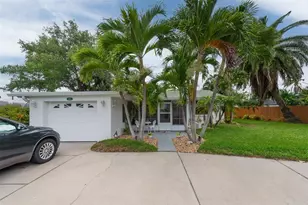 55A Dolphin Dr, Treasure Island, FL 33706 - Photo 2