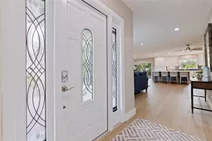 6085 Tanglewood Dr NE, Saint Petersburg, FL 33703 - Photo 6
