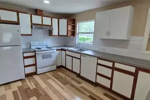 425 40th Ave NE, Saint Petersburg, FL 33703 - Photo 2