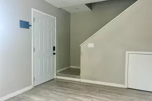 7195 E Bank Dr, Tampa, FL 33617 - Photo 8