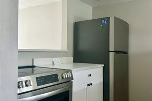 7195 E Bank Dr, Tampa, FL 33617 - Photo 2