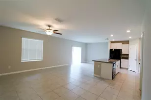 3715 Daisy Bloom Pl, Tampa, FL 33619 - Photo 4