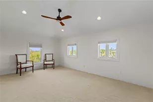 1008 Paseo Del Rio NE, Saint Petersburg, FL 33702 - Photo 36
