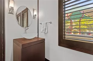 1008 Paseo Del Rio NE, Saint Petersburg, FL 33702 - Photo 14