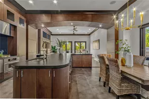 1008 Paseo Del Rio NE, Saint Petersburg, FL 33702 - Photo 6