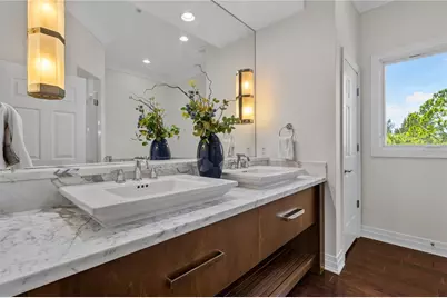 1008 Paseo Del Rio NE, Saint Petersburg, FL 33702 - Photo 28