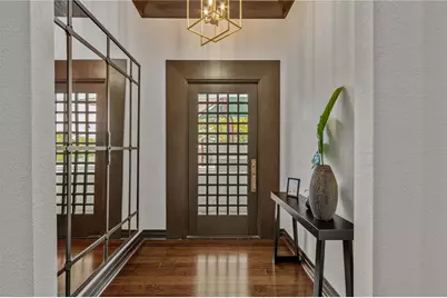 1008 Paseo Del Rio NE, Saint Petersburg, FL 33702 - Photo 2