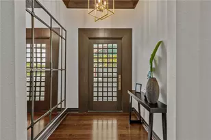 1008 Paseo Del Rio NE, Saint Petersburg, FL 33702 - Photo 2