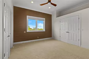 1008 Paseo Del Rio NE, Saint Petersburg, FL 33702 - Photo 38