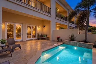 1008 Paseo Del Rio NE, Saint Petersburg, FL 33702 - Photo 2
