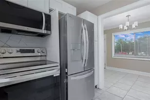 8221 112th St, Seminole, FL 33772 - Photo 12