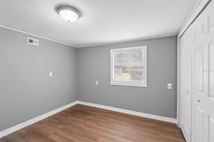37732 Cecil Ln, Zephyrhills, FL 33542 - Photo 14