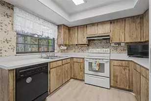 16706 Rolling Rock Dr, Tampa, FL 33618 - Photo 18