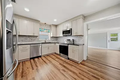 4730 Burlington Avenue N, Saint Petersburg, FL 33713 - Photo 2