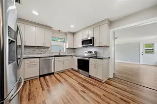 4730 Burlington Ave N, Saint Petersburg, FL 33713 - Photo 2