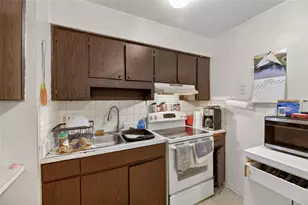 8725 N 46th St, Tampa, FL 33617 - Photo 40