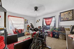 8725 N 46th St, Tampa, FL 33617 - Photo 14