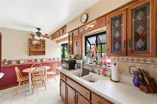 13817 Dominica Dr, Seminole, FL 33776 - Photo 8