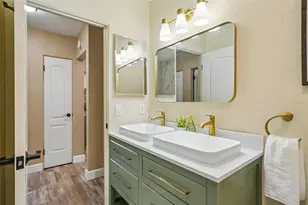 9725 48th Pl N, Saint Petersburg, FL 33708 - Photo 30