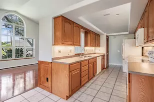 6536 Northlake Dr, Zephyrhills, FL 33542 - Photo 8