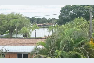 9815 47th Avenue N #303, Saint Petersburg, FL 33708 - Photo 2