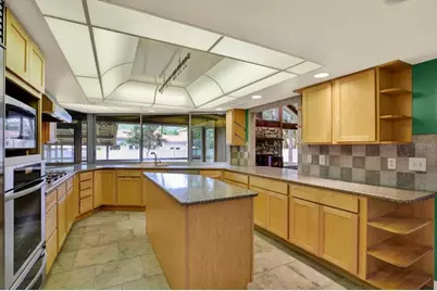 6906 Greenhill Place, Tampa, FL 33617 - Photo 12
