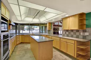 6906 Greenhill Pl, Tampa, FL 33617 - Photo 12