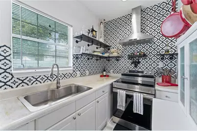 914 N 8th Street N, Saint Petersburg, FL 33701 - Photo 18