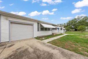 1730 50th St N, Saint Petersburg, FL 33710 - Photo 2
